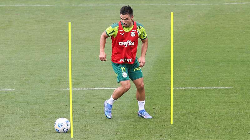 Willian durante treino do Palmeiras, na Academia de Futebol.