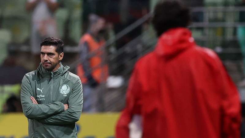 Abel Ferreira em jogo do Palmeiras contra o Red Bull Bragantino, durante partida válida pela vigésima quinta rodada do Campeonato Brasileirão 2021, no Allianz Parque.