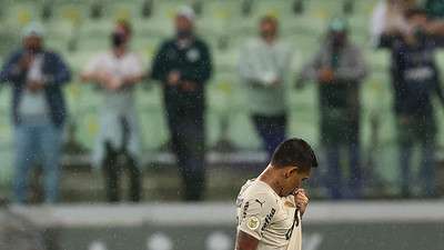 Dudu comemora seu gol pelo Palmeiras contra o Red Bull Bragantino, durante partida válida pela vigésima quinta rodada do Brasileirão 2021, no Allianz Parque.