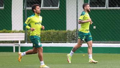 Marcos Rocha e Zé Rafael durante treino do Palmeiras, na Academia de Futebol.