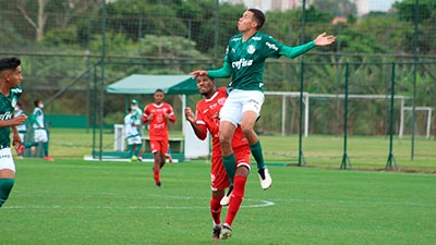 Equipe Sub-16 do Palmeiras durante partida contra o Audax, válida pela Paulista Cup.