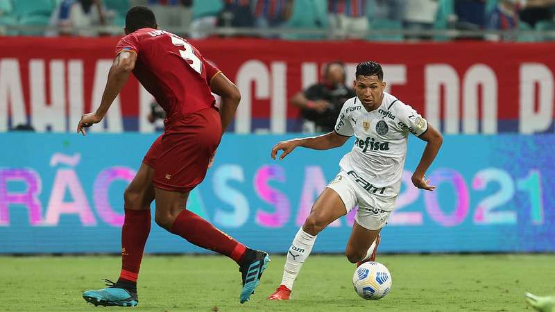 Rony em jogo do Palmeiras contra o Bahia, durante partida válida pela vigésima sexta rodada do Brasileirão 2021, na arena Fonte Nova.