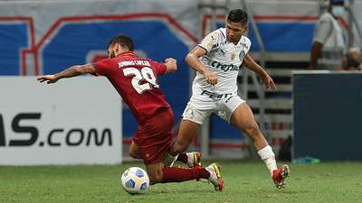 Rony em jogo do Palmeiras contra o Bahia, durante partida válida pela vigésima sexta rodada do Brasileirão 2021, na arena Fonte Nova.