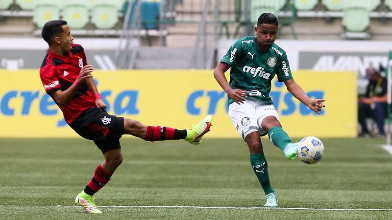 Equipe Sub-17 do Palmeiras em jogo contra o Flamengo, na segunda partida válida pela semifinal da Copa do Brasil Sub-17, no Allianz Parque.