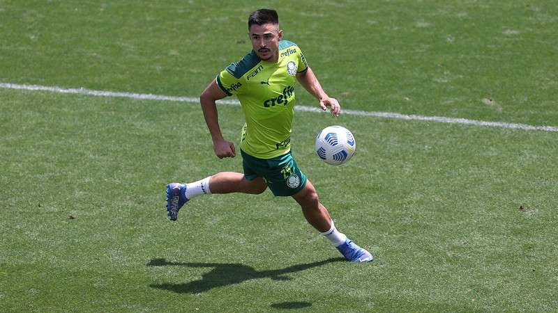 Willian durante treinamento do Palmeiras na Academia de Futebol.