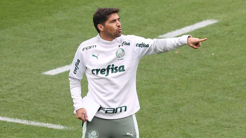 Abel Ferreir durante treino do Palmeiras na Academia de Futebol.