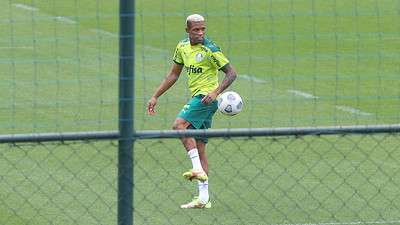 Danilo durante treino do Palmeiras na Academia de Futebol.
