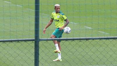 Danilo durante treino do Palmeiras na Academia de Futebol.