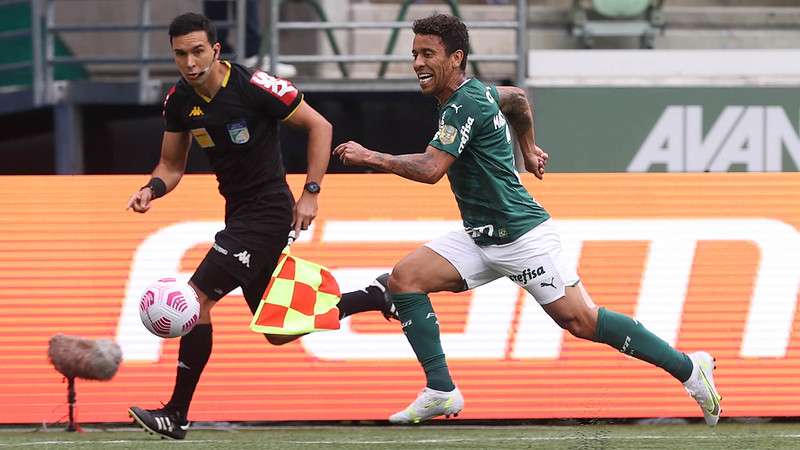 Marcos Rocha em jogo do Palmeiras contra o Internacional, durante partida válida pela vigésima sétima rodada do Brasileirão 2021, no Allianz Parque.