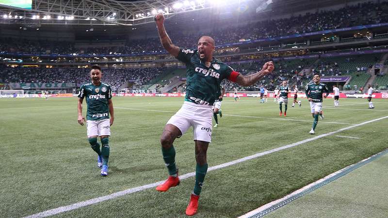 Felipe Melo comemora seu gol pelo Palmeiras contra o Sport, durante partida válida pela vigésima oitava rodada do Brasileirão 2021, no Allianz Parque.