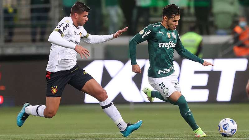 Raphael Veiga do Palmeiras durante partida contra o Sport, válida pela vigésima oitava rodada do Brasileirão 2021, no Allianz Parque.