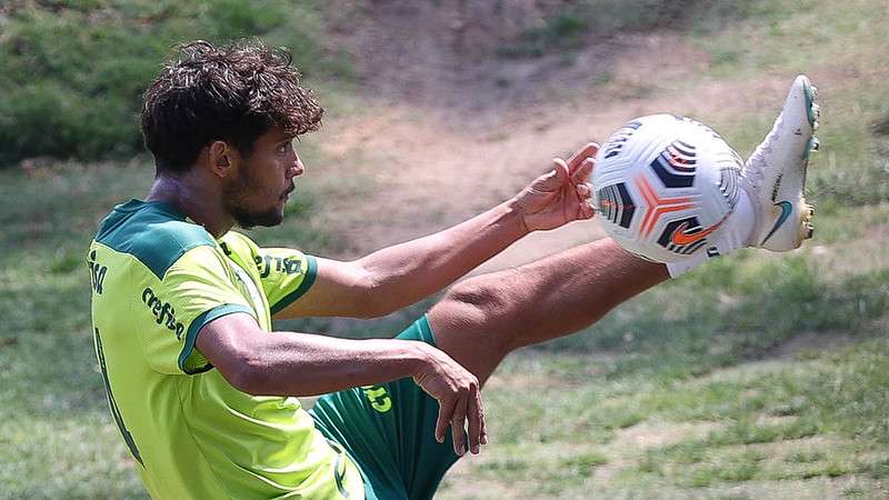 Gustavo Scarpa durante treinamento do Palmeiras na Academia de Futebol.