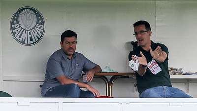 A direita, Paulo Victor acompanha partida entre Palmeiras e Audax, válida pela segunda rodada da segunda fase do Paulista Sub-20, na Academia de Futebol 2, em Guarulhos-SP.