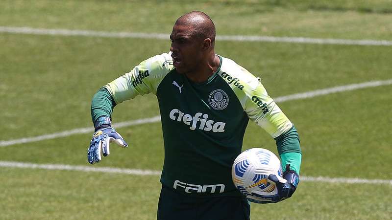 Jailson durante treinamento do Palmeiras na Academia de Futebol.