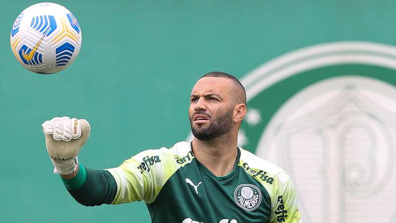 Weverton durante treinamento do Palmeiras na Academia de Futebol, dessa vez não foi convocado por Tite.