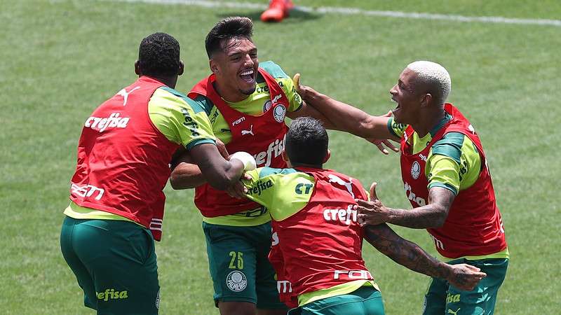 Patrick de Paula, Gabriel Menino, Dudu e Danilo, durante treino do Palmeiras, na Academia de Futebol.