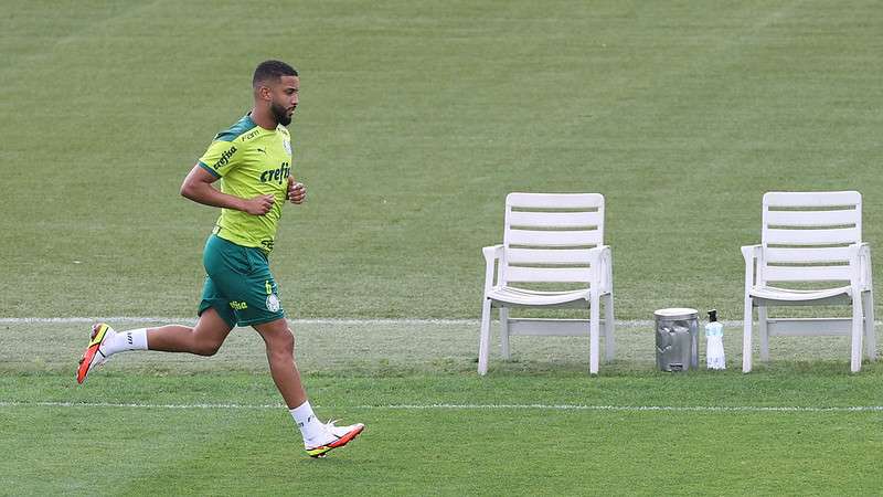 Jorge durante treino do Palmeiras na Academia de Futebol.