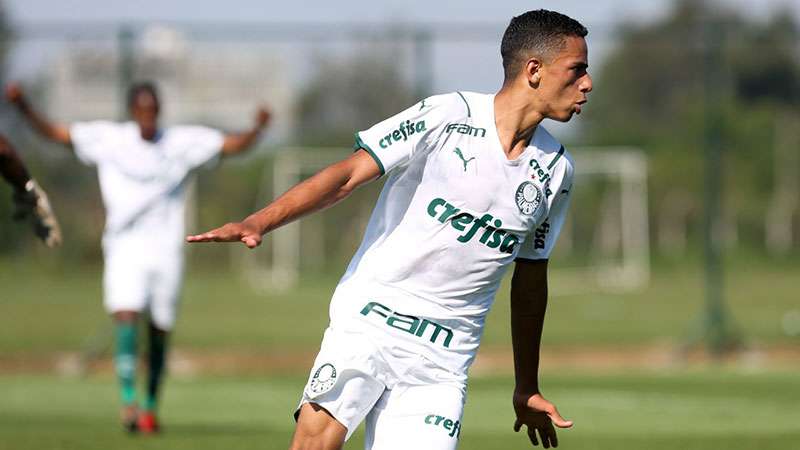 Giovani marcou o primeiro pelo Sub-20 do Palmeiras na vitória sobre a Itapirense por 2x0 no Campeonato Paulista, na Academia de Futebol 2, em Guarulhos.