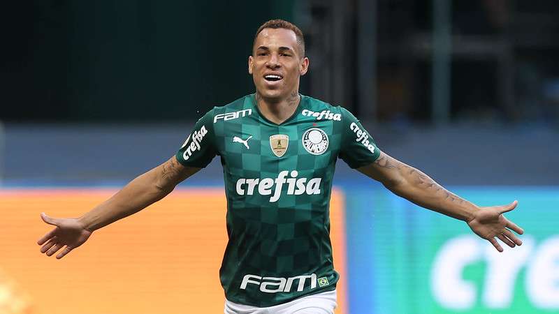 Breno Lopes comemora seu gol pelo Palmeiras contra o Santos, durante partida válida pela décima primeira rodada do Brasileirão 2021, no Allianz Parque.