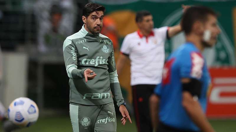 Abel Ferreira em jogo do Palmeiras contra o Atlético-GO, durante partida válida pela trigésima primeira rodada do Brasileirão 2021, no Allianz Parque.