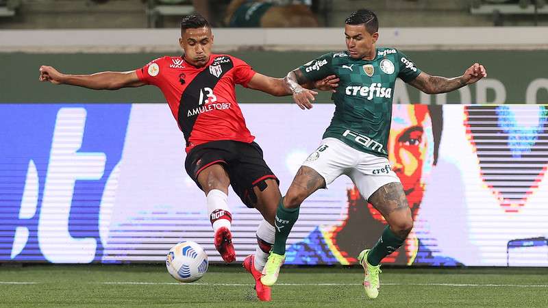 Dudu em jogo do Palmeiras contra o Atlético-GO, durante partida válida pela trigésima primeira rodada do Brasileirão 2021, no Allianz Parque.