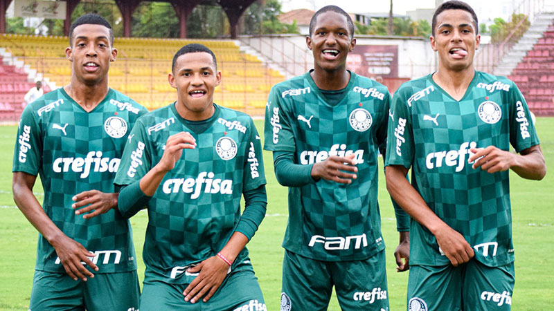 Palmeiras vence Audax no Paulista Sub-20 e assume a liderança do Grupo 16. Vanderlan, Jhonatan, Vitor Hugo e Giovani fizeram a festa durante a partida.