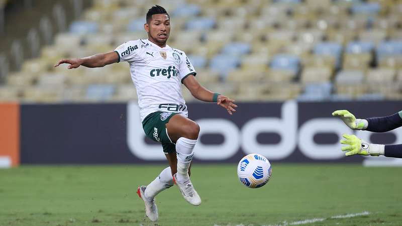 Rony em jogo do Palmeiras contra o Fluminense, durante partida válida pela trigésima segunda rodada do Brasileirão 2021, no Maracanã.