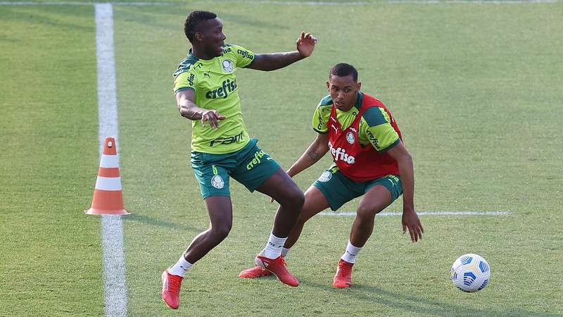 Patrick de Paula e Michel durante treino do Palmeiras, na Academia de Futebol.