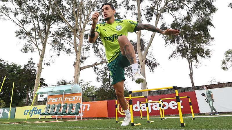 Gustavo Gómez durante treino do Palmeiras, na Academia de Futebol.