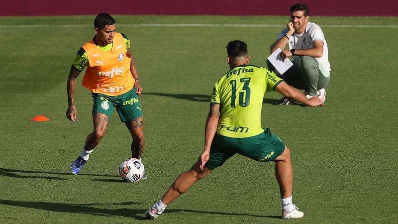 Dudu durante treinamento do Palmeiras, no Estádio Gran Parque Central, em Montevidéu.