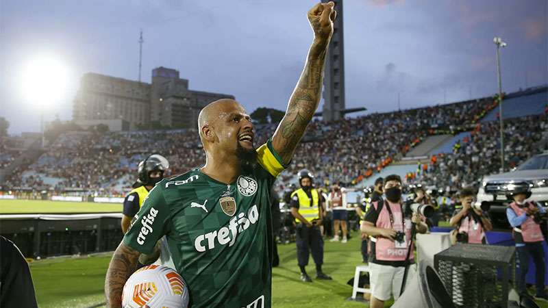 Felipe Melo comemora conquista da Copa Libertadores pelo Palmeiras contra o Flamengo, após partida pela final da Libertadores 2021, no Estádio Centenário, em Montevideo.