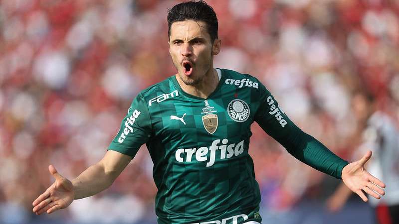 Raphael Veiga comemora seu gol pelo Palmeiras contra o Flamengo, durante partida final da Libertadores 2021, no Estádio Centenário.