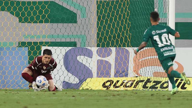 Vinicius em jogo do Palmeiras contra o Cuiabá, durante partida válida pela trigésima sexta rodada do Brasileirão 2021, na Arena Pantanal.