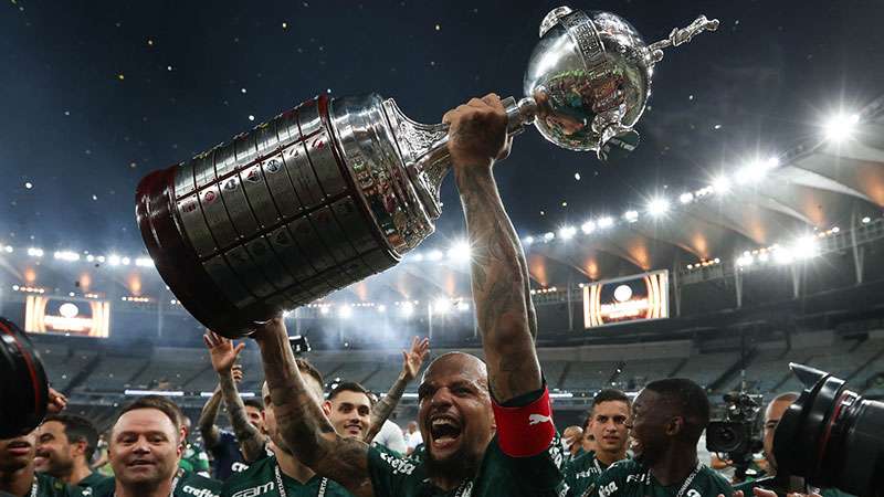 Felipe Melo nas comemorações do Palmeiras pela conquista da Copa Libertadores 2021.