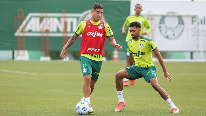 Atletas do Palmeiras durante treinamento na Academia de Futebol, em São Paulo-SP.