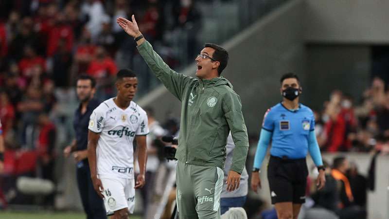 Paulo Victor em jogo do Palmeiras contra o Athletico-PR, durante partida válida pela trigésima sétima rodada do Brasileirão 2021, na Arena da Baixada.