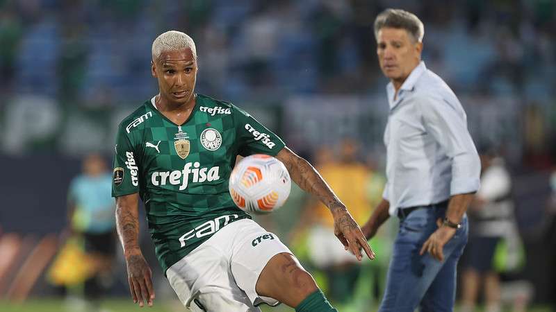 Deyverson em jogo do Palmeiras contra o Flamengo, durante partida final da Copa Libertadores 2021, no Estádio Centenário, em Montevidéu, Uruguai.