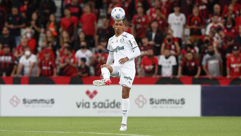 Michel durante partida do Palmeiras contra o Athletico-PR, válida pela trigésima sétima rodada do Brasileirão 2021, na Arena da Baixada, em Curitiba-PR.