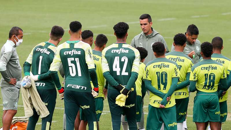 Atletas do Palmeiras durante treino na Academia de Futebol, em São Paulo-SP.