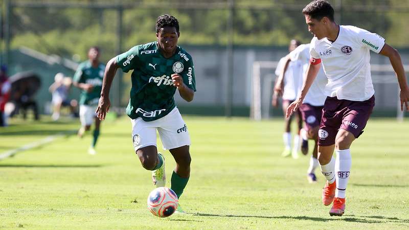 Endrick durante a segunda partida entre Palmeiras e Ferroviária, válida pela semi-final do Campeonato Paulista Sub-17, na Academia de Futebol 2, em Guarulhos-SP.