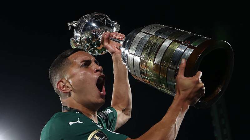 Renan nas comemorações do Palmeiras pela conquista da Copa Libertadores 2021.