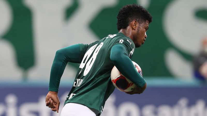 Newton comemora seu gol pelo Palmeiras contra o Mirassol, durante partida válida pela oitava rodada do Paulistão 2021, no Allianz Parque.