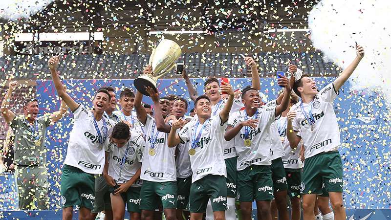Sub-15 do Palmeiras supera Ferroviária e conquista o título do Campeonato Paulista.