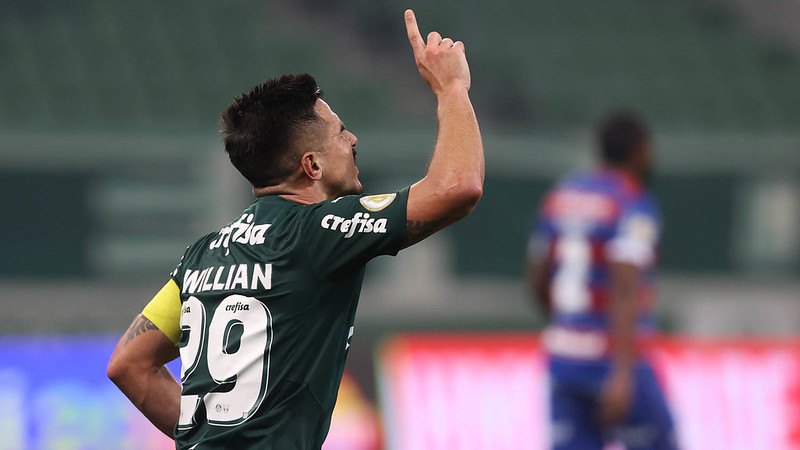 Willian comemora seu gol pelo Palmeiras contra o Fortaleza, durante partida válida pela décima quinta rodada do Brasileirão 2021, no Allianz Parque.