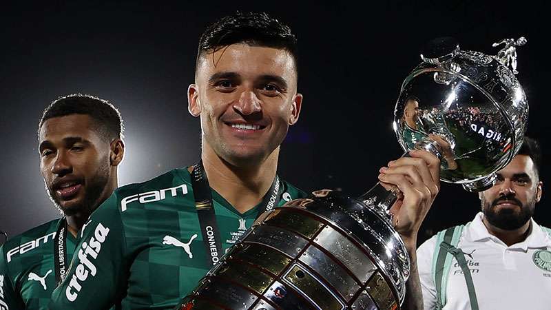 Victor Luis nas comemorações do Palmeiras pela conquista da Copa Libertadores 2021.