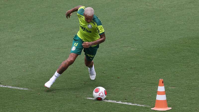 Deyverson durante treinamento do Palmeiras na Academia de Futebol.