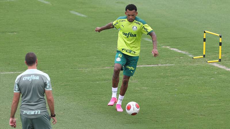 Jailson durante treinamento do Palmeiras, na Academia de Futebol.