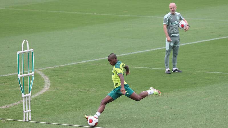 Endrick e Jhonatan testam positivo para Covid-19 e desfalcam o Palmeiras na Copinha. Na foto, Endrick durante treino do Palmeiras, na Academia de Futebol.