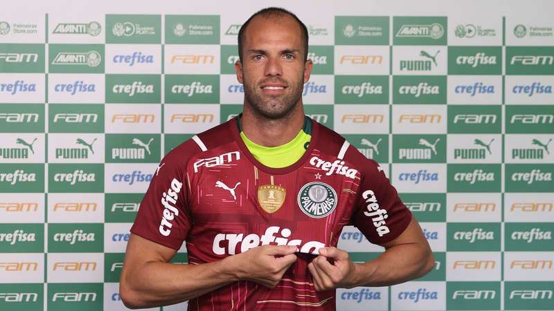 Marcelo Lomba é oficialmente apresentado no Palmeiras, na Academia de Futebol.