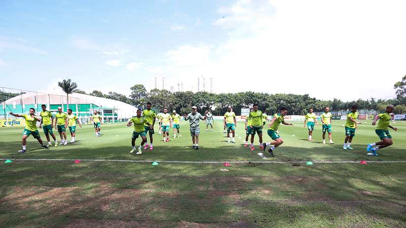 Elenco do Palmeiras, durante treino na Academia de Futebol.